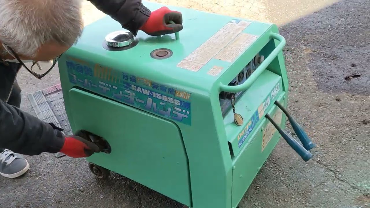 デンヨー溶接機 GAW-150SS エンジン始動 - YouTube