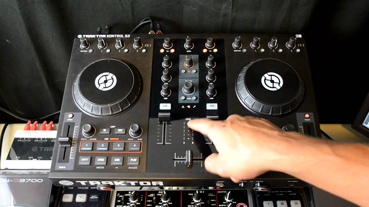 Native Instruments Traktor Kontrol S2 Digital DJ Controller Video