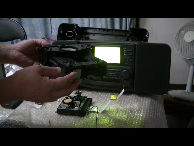SONY のバブルラジカセZS-7が直ったので報告します - YouTube