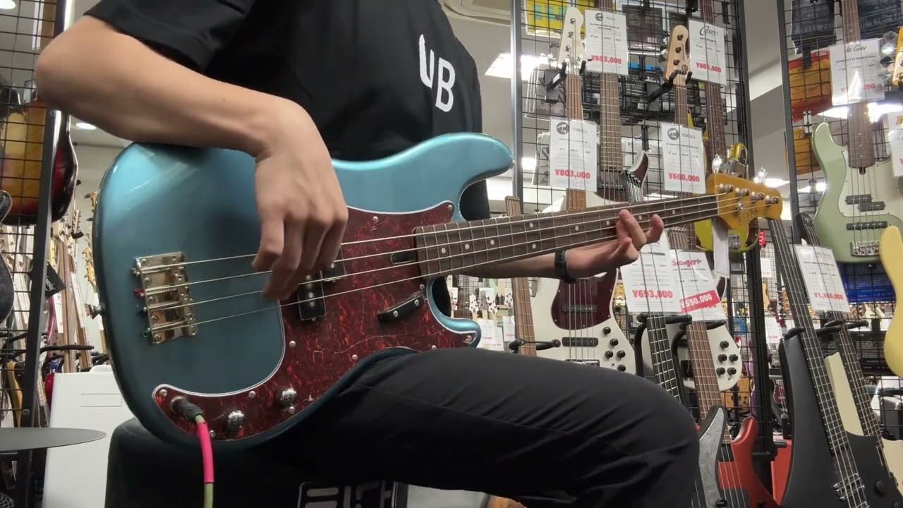 woofy basses classic p bass - YouTube