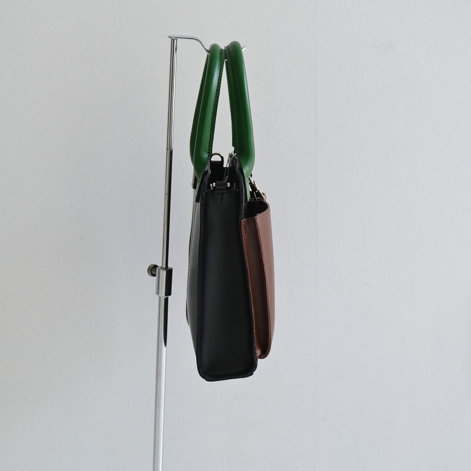 Rich I - P.RECTANGLE LEATHER HELMET BAG PLAY（BLACK MULTI） | iko