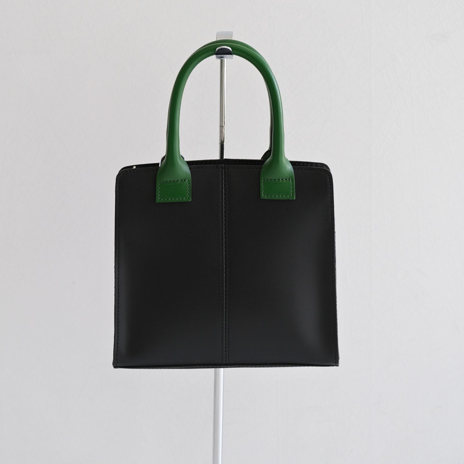 Rich I - P.RECTANGLE LEATHER HELMET BAG PLAY（BLACK MULTI） | iko