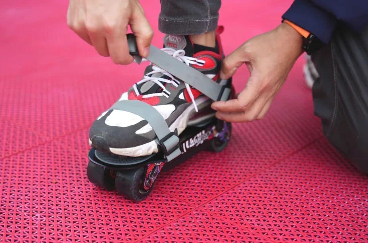 スニーカーに取り付ける電動ローラースケート Airtrick E-Skates「A1