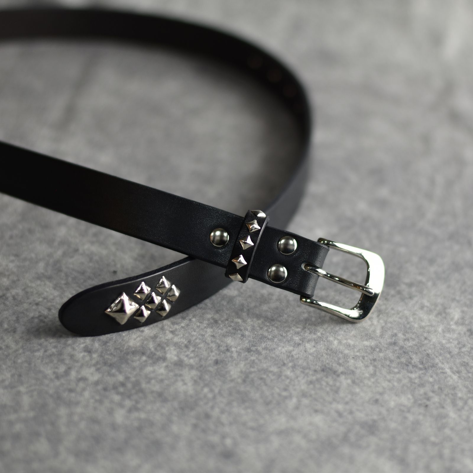 CALEE - STUDS LEATHER NARROW BELT (BLACK) / スタッズ レザー ナロー