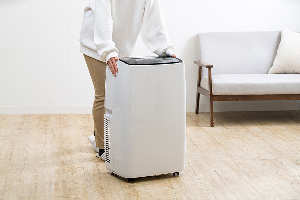 オートルーバー付 パワフルポータブルエアコン ホワイト QS520 | 空調