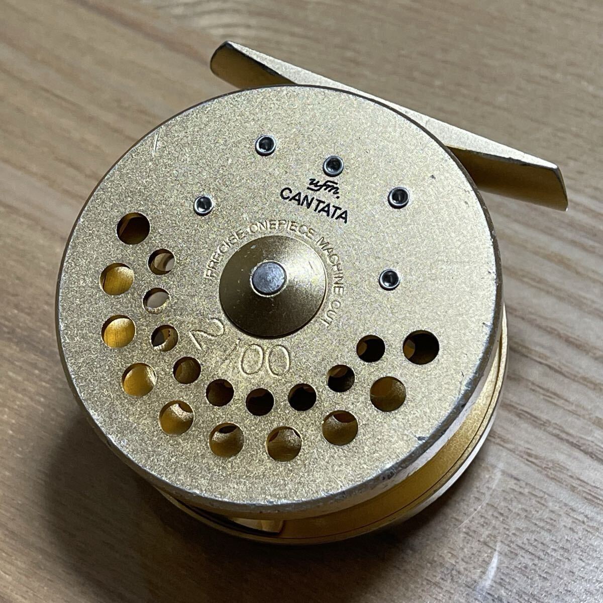 Ufm ウエダ cantata カンタータ 2100 リール フライリールの落札情報