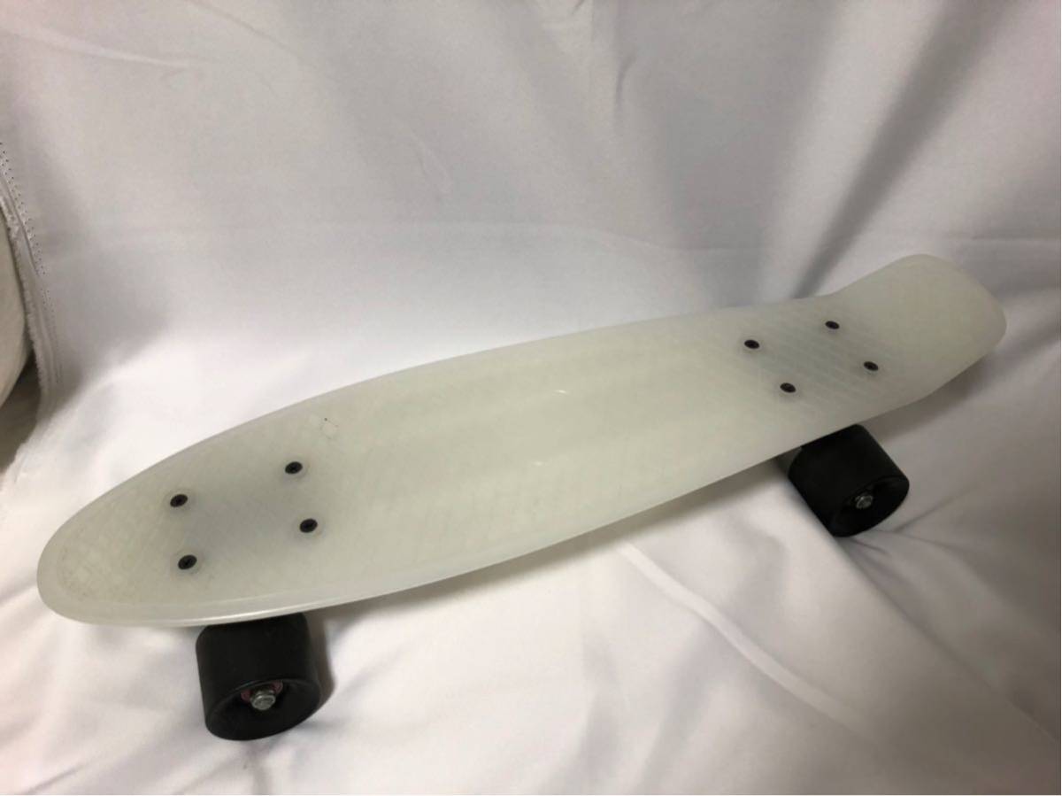 PENNY スケートボード 22インチ スケボー 蓄光デッキ ホワイト系 白