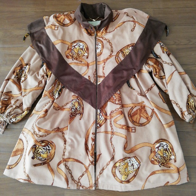 伊太利屋 - 伊太利屋 コート 豹 馬 虎 総柄 ケープ マントの通販 by