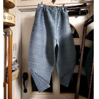 PLEATS PLEASE ISSEY MIYAKE（サルエルパンツ）のフリマアイテム一覧