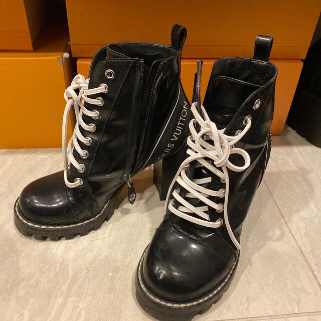 LOUIS VUITTON - ルイヴィトン♡ブーツ♡靴♡ロゴ入り♡黒の通販 by