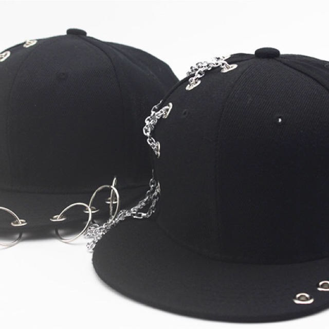 新品》Cカン☆チェーン付き☆キャップ☆黒の通販 by ジェイ｜ラクマ