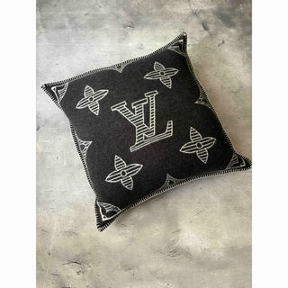 LOUIS VUITTON（クッション）のフリマアイテム一覧