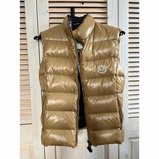 MONCLER（マルチカラー ・ ダウンベスト）のフリマアイテム一覧