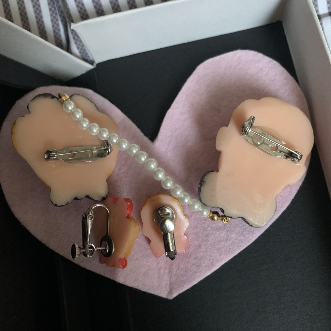 WEEKENDS ウィークエンズ 男の子と女の子ブローチとイヤリングセットの