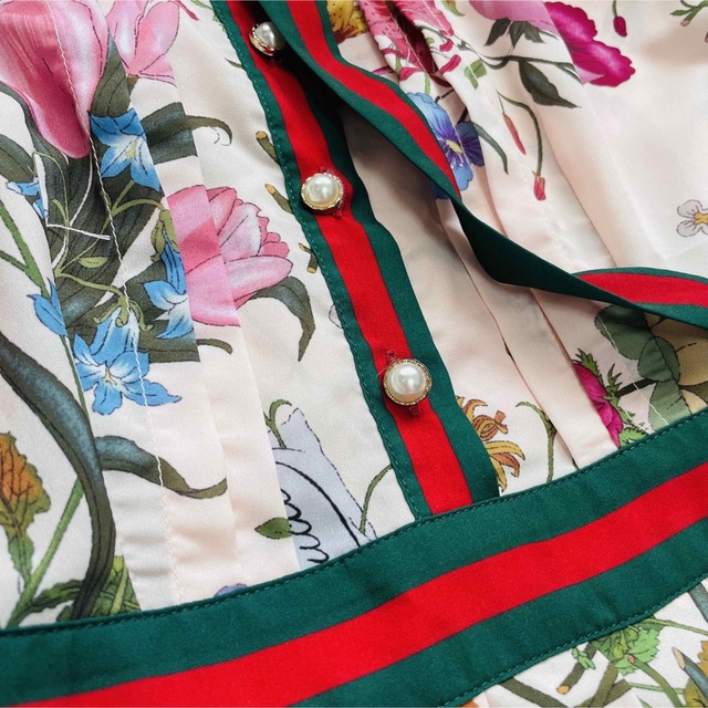 ノーブランド】GUCCI似！！花柄 ワンピース 緑 赤 ラインの通販 by miu