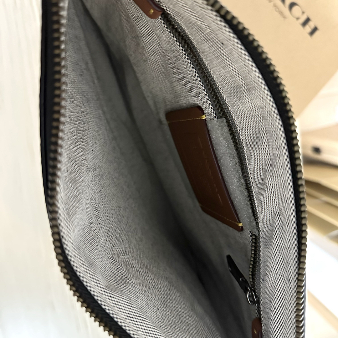 COACH - 新品 希少！COACH コーチ レキシー 恐竜 クラッチバッグ