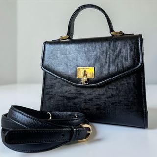 Courreges（ショルダーバッグ）のフリマアイテム一覧