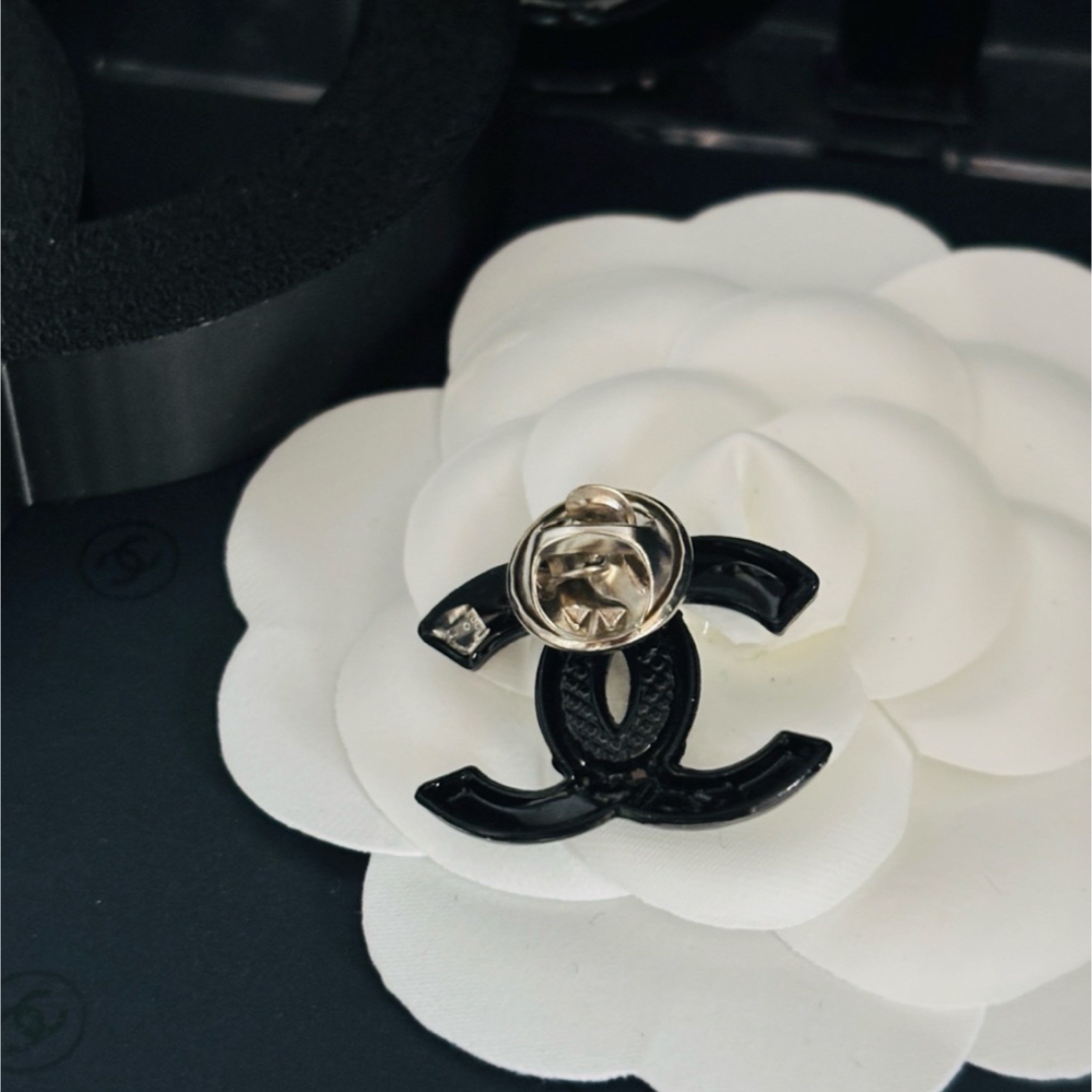 CHANEL - CHANEL VINTAGE BLACK CCロゴ ピンブローチの通販 by お