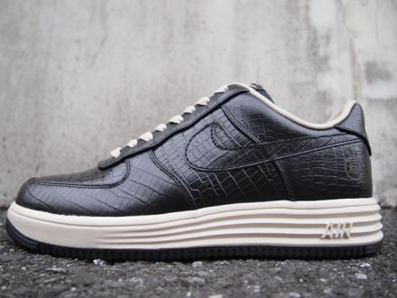 国内9月14日発売予定】 フラグメント デザイン × ナイキ ルナフォース1