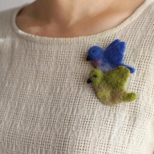 フェルトのことりのブローチ - ネパリ・バザーロの通販ショップ