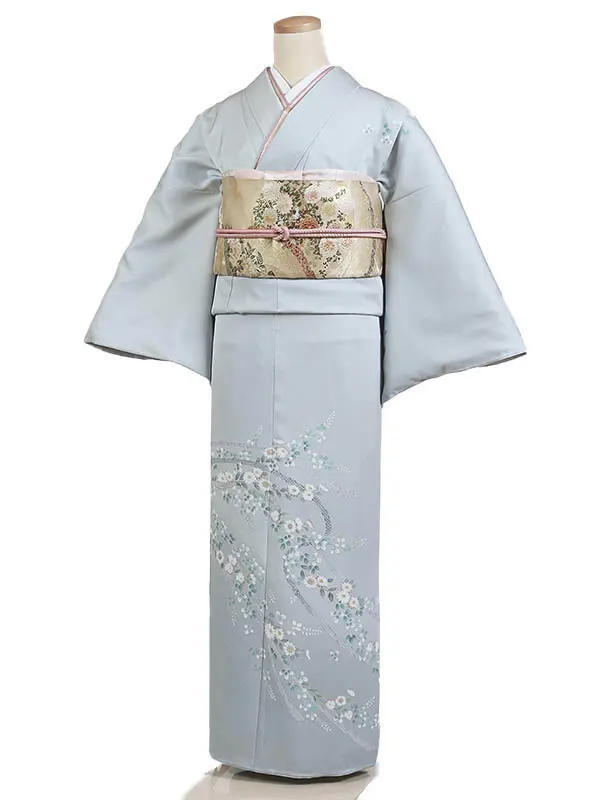 灰水色の綸子地に美しい花が咲く正絹訪問着です 花霞横段文様美しい