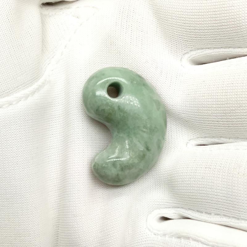 糸魚川翡翠(小滝産) 勾玉 】 国産 天然石 糸魚川産翡翠 ひすい ヒスイ