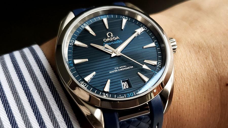 オメガ│シーマスター アクアテラ150M クールな青文字盤の定番ビジネス