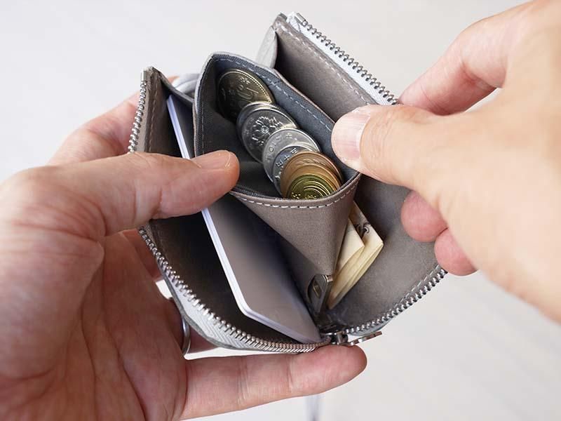 コモド・リベルタ｜首から下げられる小さなお財布 - ULYSSES