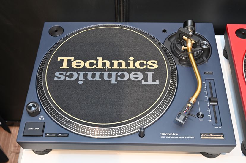 全7色のカラバリ展開！ Technicsの映えるアナログターンテーブル「SL