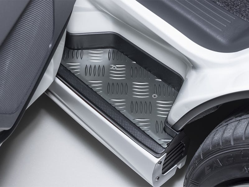 CRS ESSEX ハイエース用 ES フロント用 アルミステップカバー シルバー