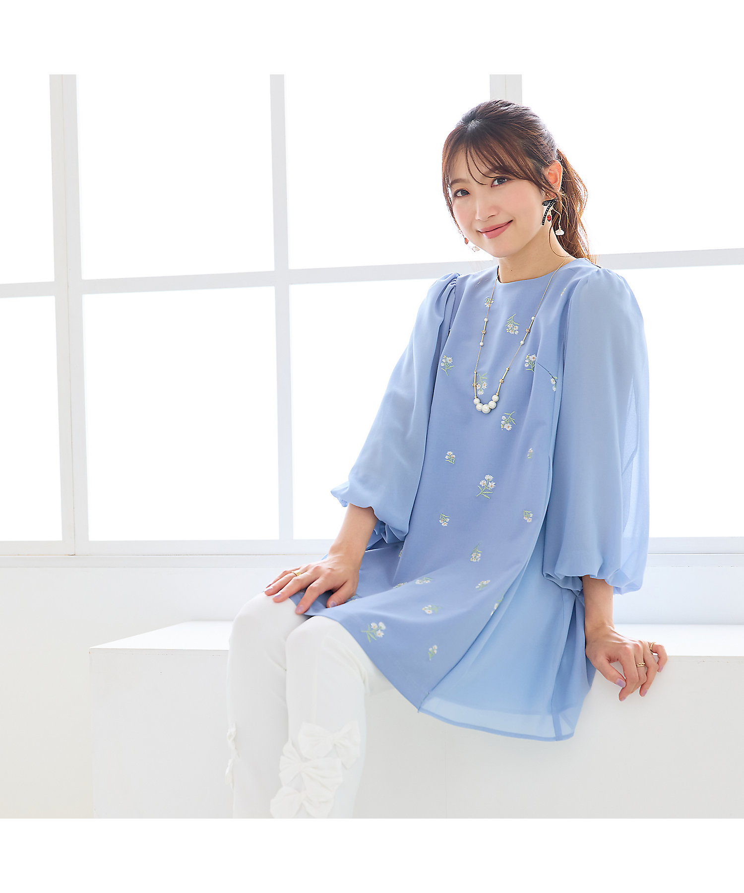 小花刺繍バルーンスリーブチュニック（51021603） | Rose