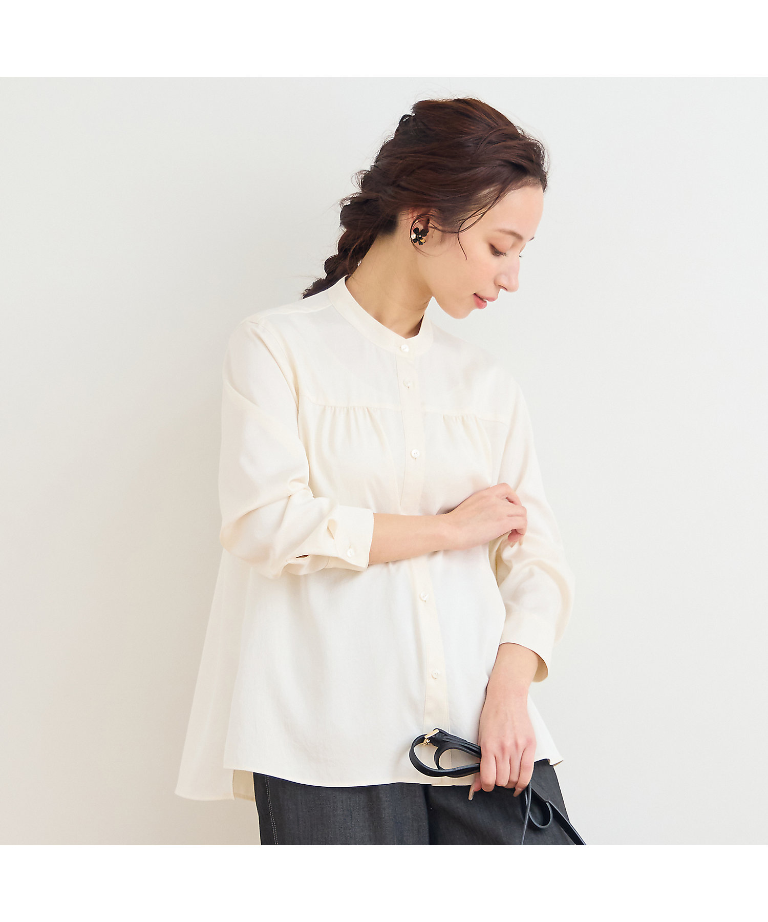 洗える】シルキーツイルバンドカラーフレアブラウス（73032652