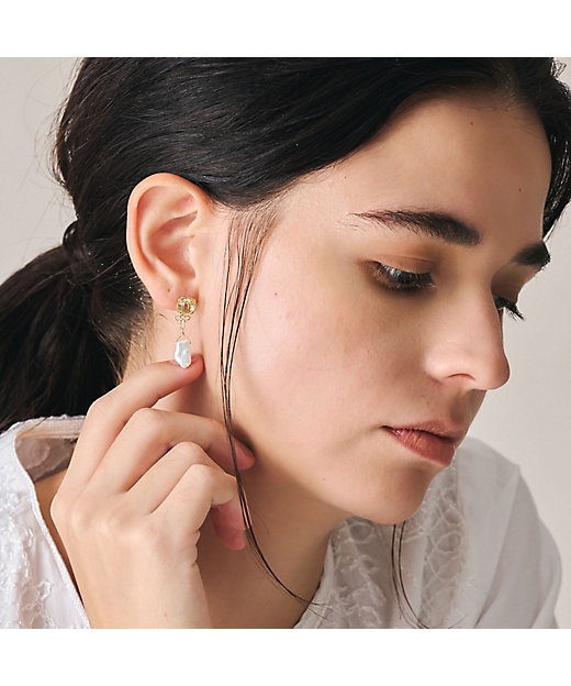 K10淡水パールピアスチャーム | agete/アガット | 三越伊勢丹