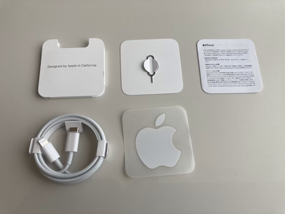 レビュー】iPhone13 mini スターライトモデル到着、さっそく開封