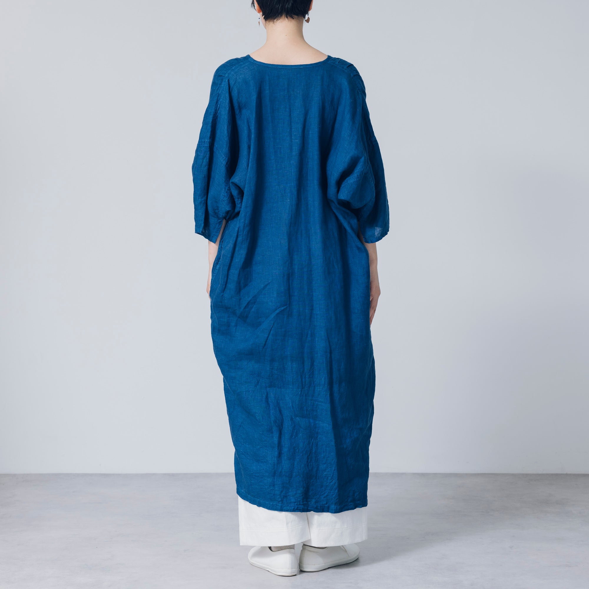 さっくりワンピース］リネン/いとしろ藍