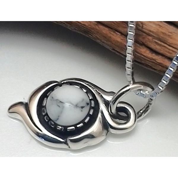 激カワ）ホワイトバッファローネックレス（ホワイトターコイズ