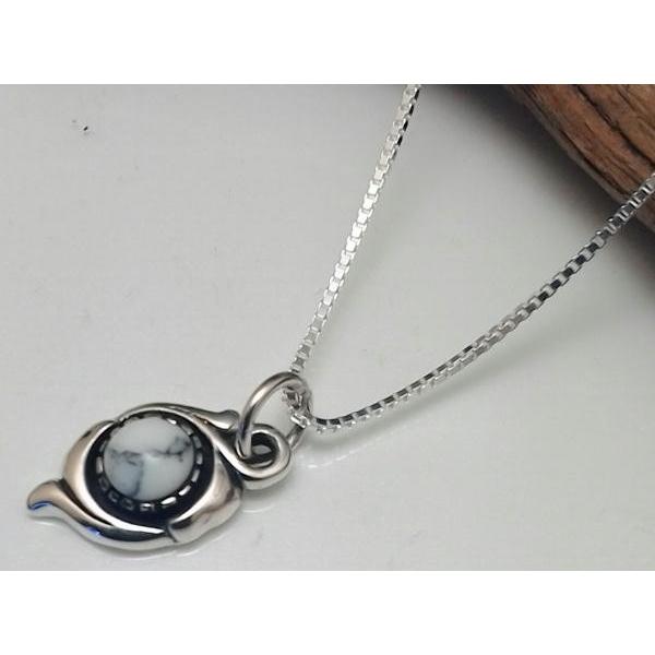 激カワ）ホワイトバッファローネックレス（ホワイトターコイズ