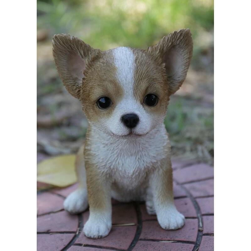 ポリレジン製 ガーデン彫像 座っている茶色と白のチワワの子犬像 置物