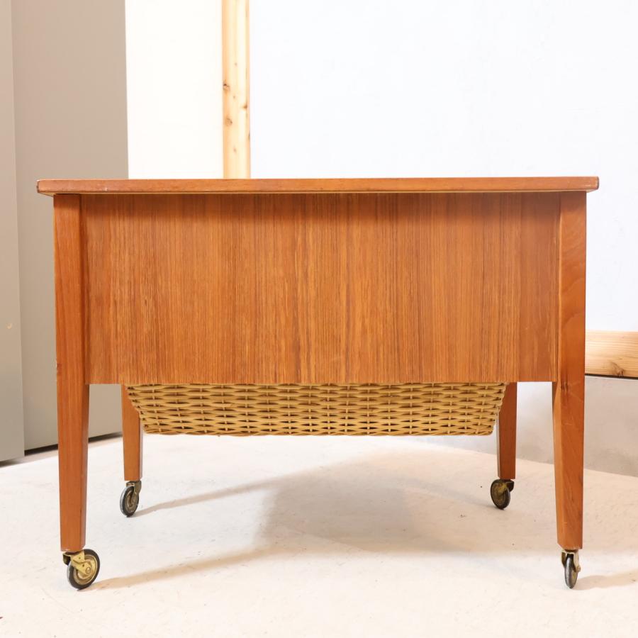 北欧デンマーク チーク材 ソーイングワゴン キャビネット キャスター付