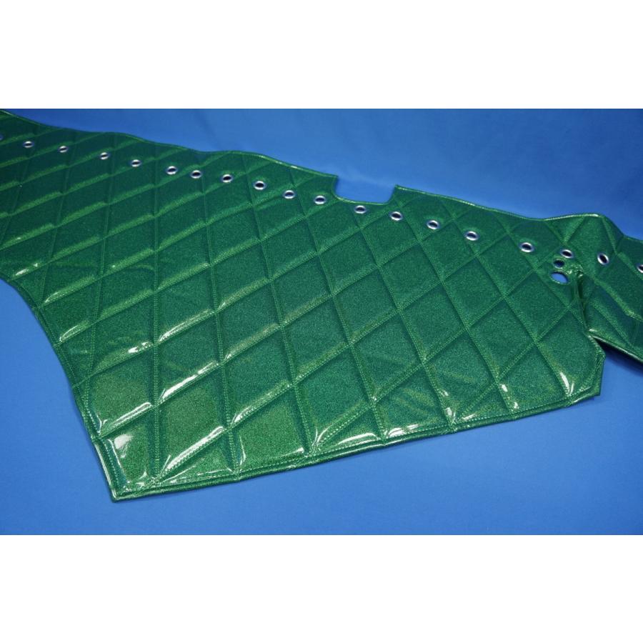 17プロフィア用 リング付 ダッシュマット グリーンラメ : トラック