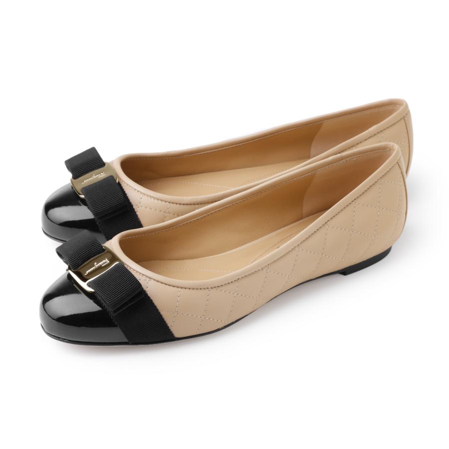 FERRAGAMO（フェラガモ） バレエシューズ VARINA QUILTED フラット