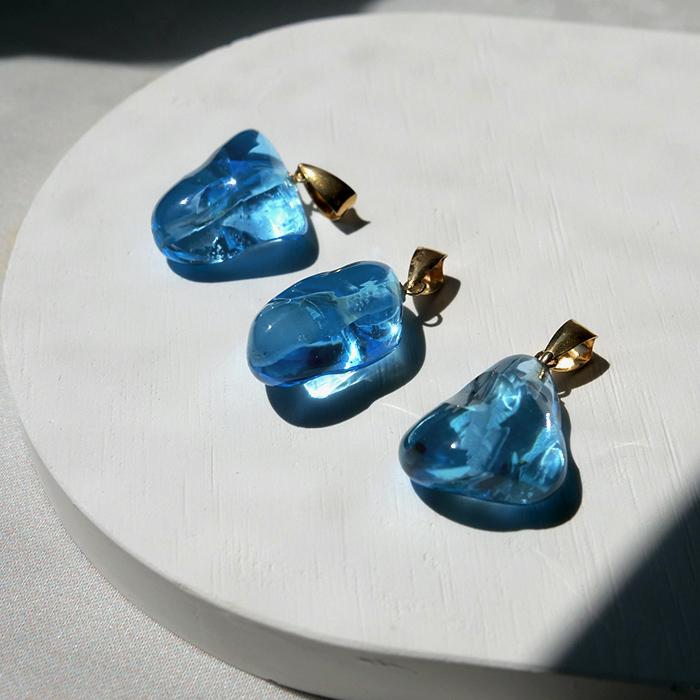 在庫限り K18 ロンドンブルートパーズ ペンダントトップ 日本製