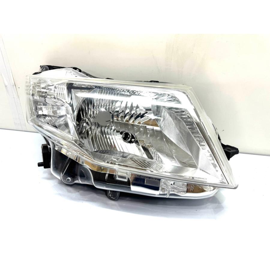 トヨタ ルーミー M900A/910A 純正 右 ハロゲンヘッドライト STANLEY