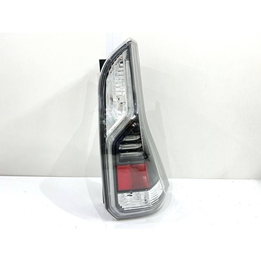 セレナ C27 前期 純正テールライト 右 KOITO220-23766/26554-5TL0B