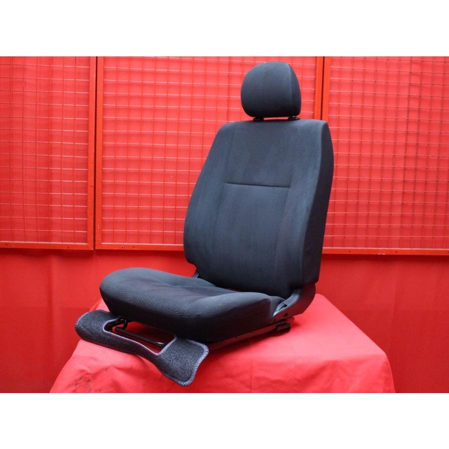 ☆TOYOTA HIACE トヨタ ハイエース 200系 5型 純正シート 右側 運転席