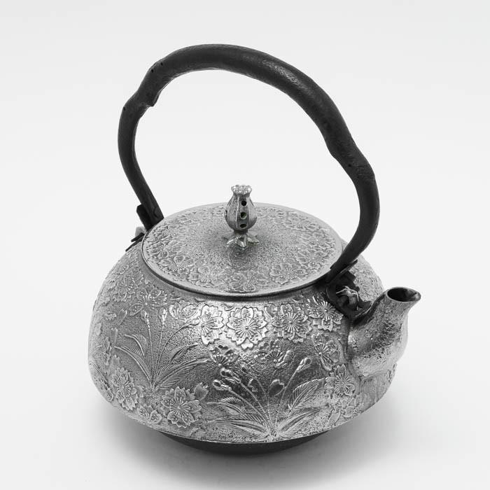 新品未使用】南部鉄器 砂鉄製 鉄瓶 花柄浮き彫り鉄壺 コーティングなし