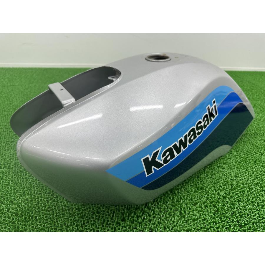 カワサキ（Kawasaki） GPZ400F タンク 銀 純正 中古 ZX400A3 ノーマル