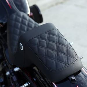 Saddlemen Proシリーズ SDC パフォーマンスグリッパーシート FXLR/S/ST