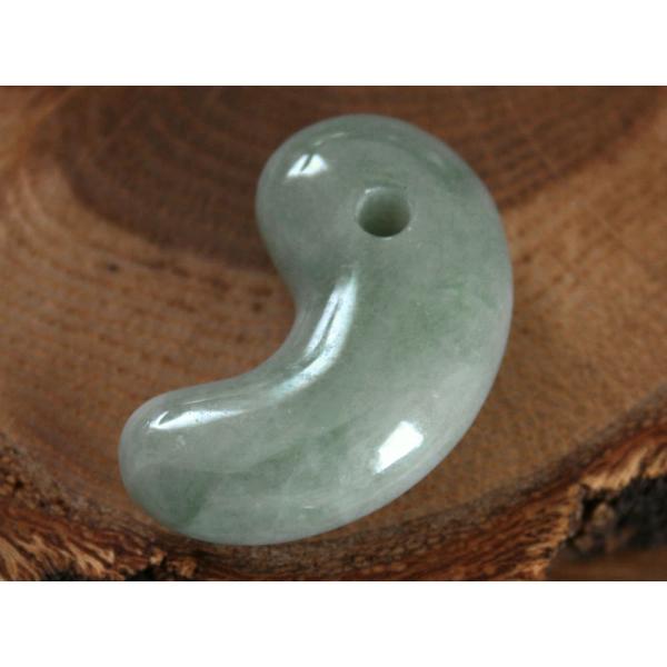 糸魚川翡翠勾玉 M10345 SeaVer 作 35mm*21mm*11mm 糸魚川産 ひすい