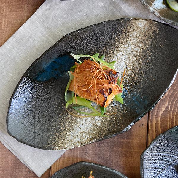 和食器 長皿 変形菱型 黒海 お皿 プレート サンマ皿 さんま皿 魚皿